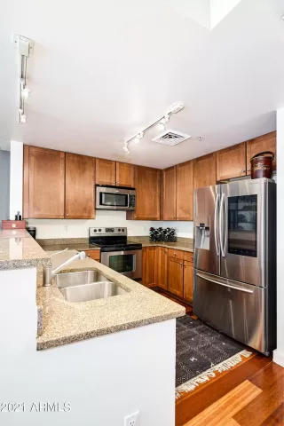 Photo #4: 6237108 Listing