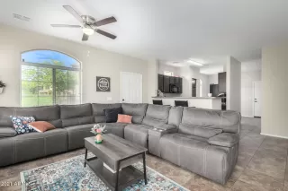 Photo #3: 6237184 Listing