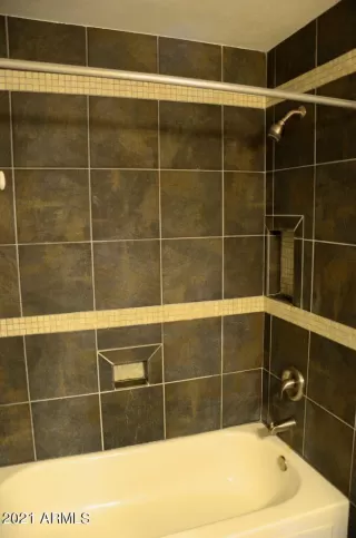 Photo #5: 6237388 Listing