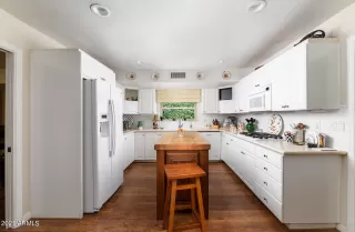 Photo #3: 6239363 Listing