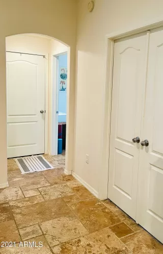 Photo #5: 6239888 Listing