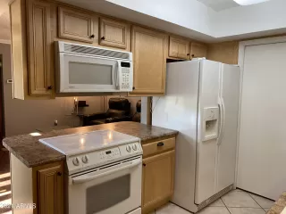 Photo #5: 6240201 Listing 