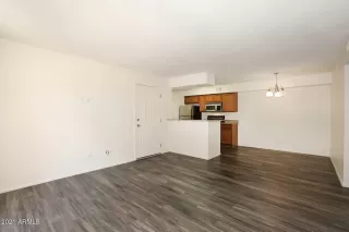 Photo #5: 6240304 Listing