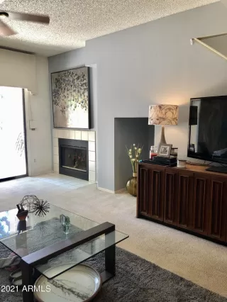 Photo #5: 6240421 Listing