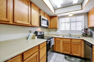 Photo #5: 6240928 Listing