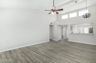 Photo #4: 6240943 Listing