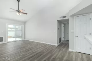 Photo #5: 6240943 Listing