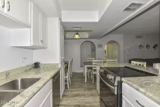 Photo #6: 6241206 Listing 