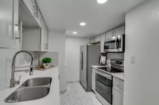 Photo #6: 6241456 Listing