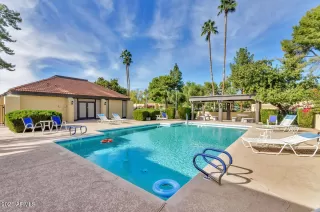 Photo #5: 6241720 Listing