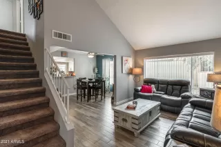 Photo #5: 6242626 Listing