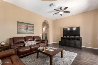 Photo #5: 6243100 Listing