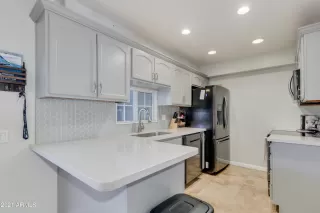 Photo #5: 6243437 Listing