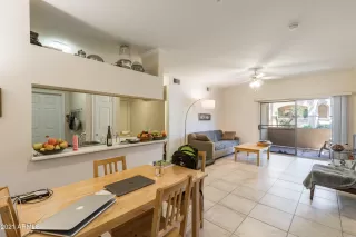 Photo #5: 6243709 Listing