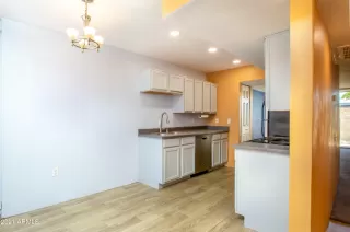 Photo #4: 6244108 Listing