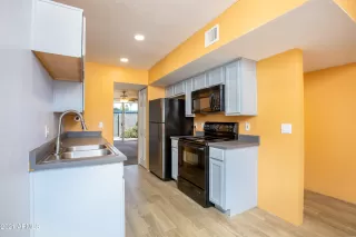 Photo #5: 6244108 Listing