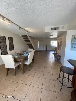 Photo #5: 6244320 Listing