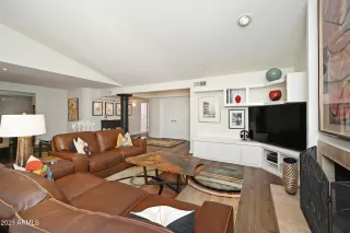 Photo #5: 6244410 Listing