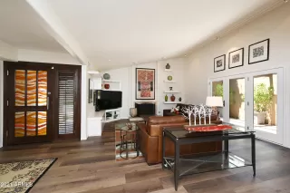 Photo #6: 6244410 Listing