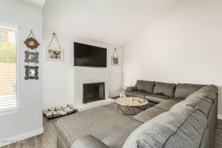 Photo #5: 6244708 Listing