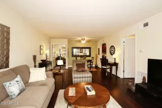 Photo #4: 6245043 Listing