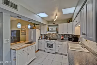 Photo #5: 6245518 Listing