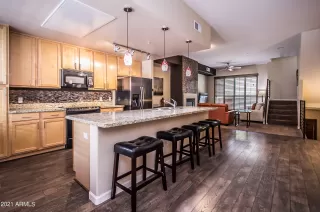 Photo #5: 6245600 Listing