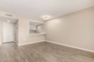 Photo #6: 6245606 Listing