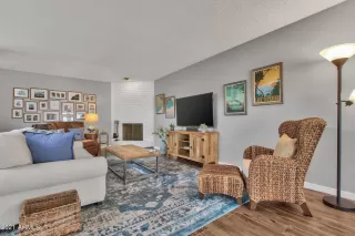 Photo #5: 6245662 Listing