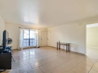 Photo #5: 6246042 Listing