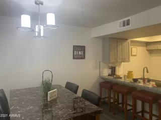 Photo #5: 6246298 Listing