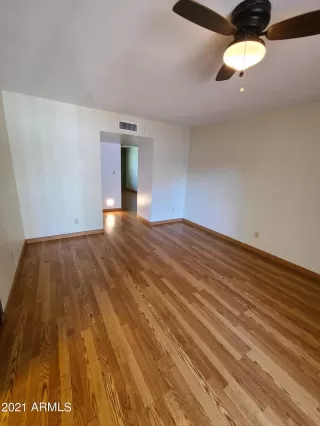 Photo #5: 6246461 Listing