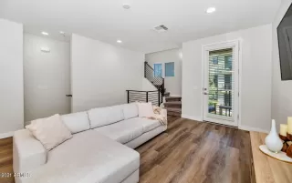 Photo #6: 6247300 Listing