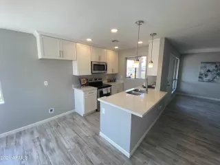 Photo #5: 6247759 Listing