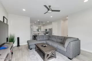 Photo #5: 6249073 Listing