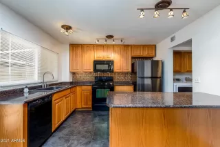 Photo #3: 6249740 Listing