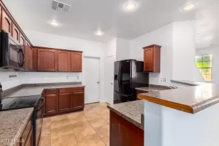 Photo #6: 6251354 Listing