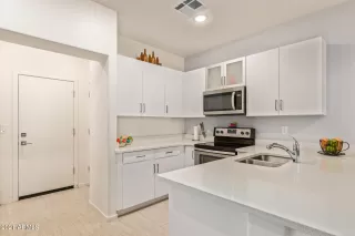 Photo #5: 6252415 Listing