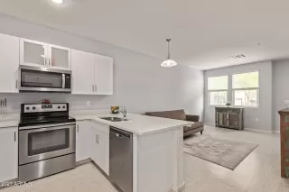 Photo #6: 6252415 Listing