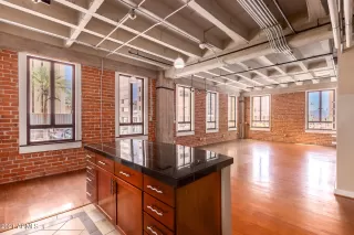 Photo #3: 6252720 Listing