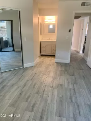 Photo #5: 6252960 Listing