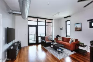 Photo #6: 6253760 Listing