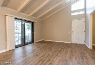 Photo #6: 6255335 Listing