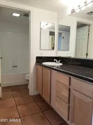 Photo #5: 6255800 Listing