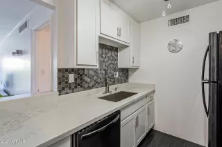 Photo #6: 6256098 Listing