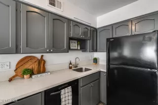 Photo #5: 6257947 Listing