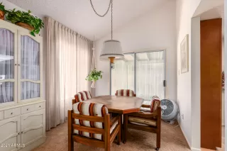 Photo #5: 6258400 Listing