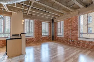 Photo #6: 6258649 Listing