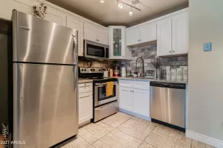 Photo #5: 6258700 Listing