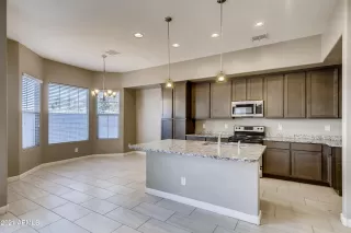 Photo #5: 6258903 Listing